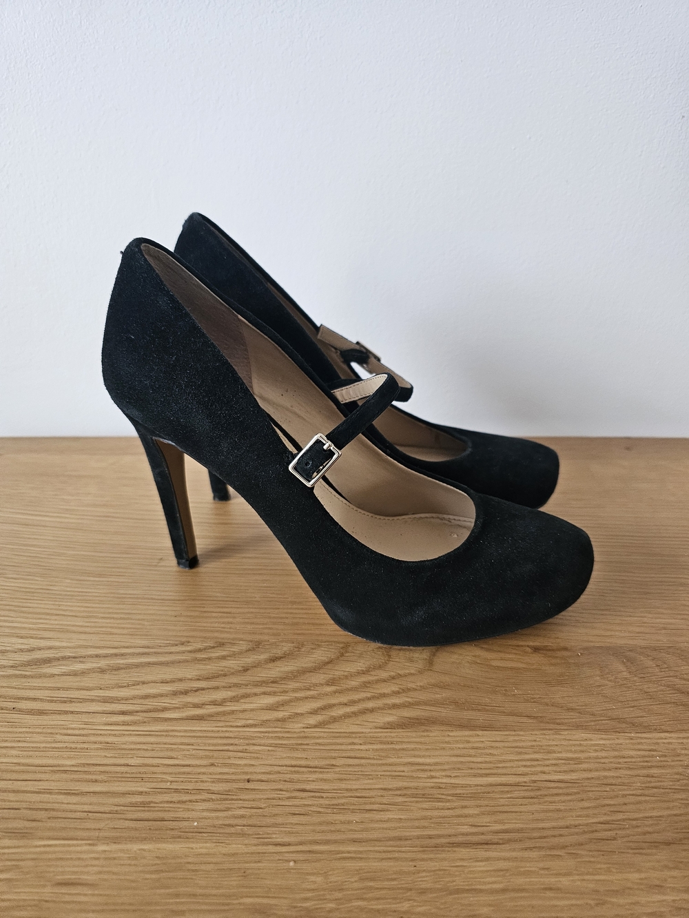 Vince Camuto Black Mary Jane Suede Pumps Heels Size 6½ 4 Inch